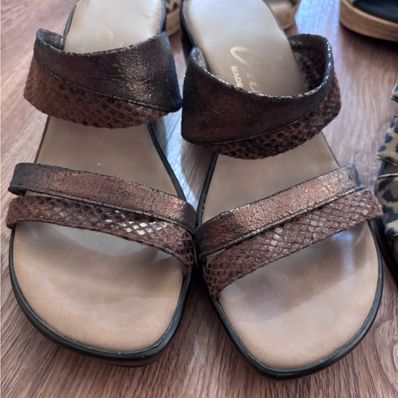 Lot of 4 pair Onex Women's Animal Print Sandals - Picture 2 of 5